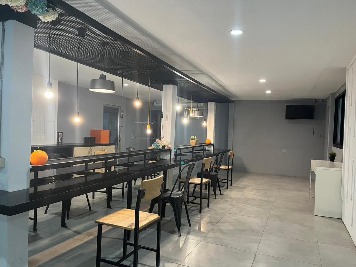 Owl'S Nest Suk 30 Hostel กรุงเทพมหานคร ภายนอก รูปภาพ