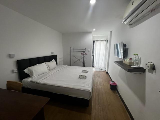 Owl'S Nest Suk 30 Hostel กรุงเทพมหานคร ภายนอก รูปภาพ