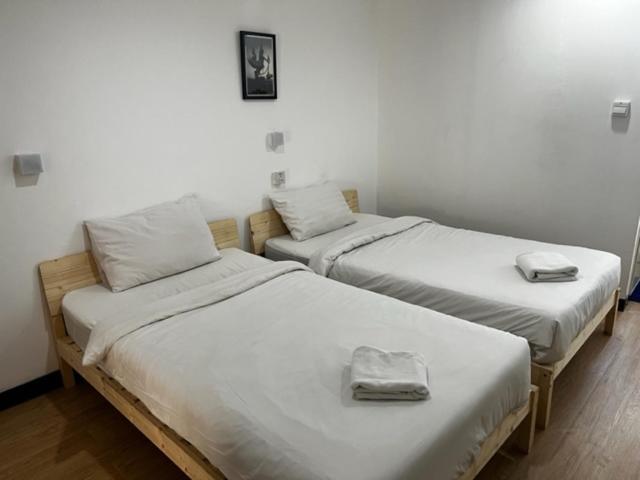 Owl'S Nest Suk 30 Hostel กรุงเทพมหานคร ภายนอก รูปภาพ