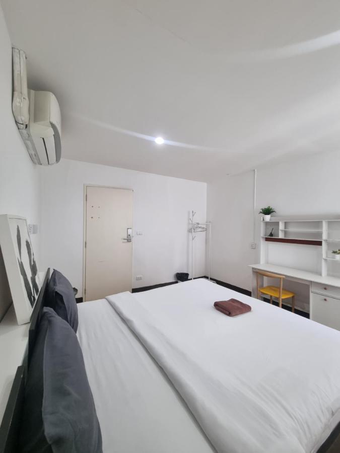 Owl'S Nest Suk 30 Hostel กรุงเทพมหานคร ภายนอก รูปภาพ