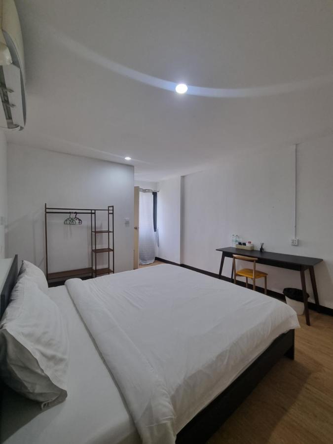 Owl'S Nest Suk 30 Hostel กรุงเทพมหานคร ภายนอก รูปภาพ